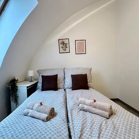 Free Parking - Stargate Apartamento Budapest