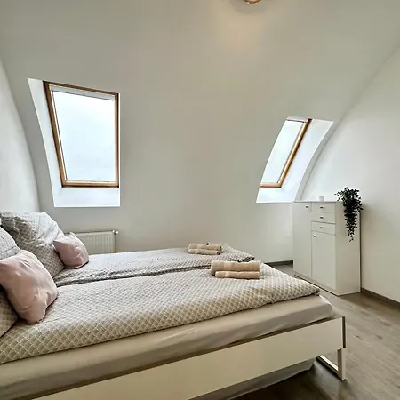 Free Parking - Stargate Apartmán